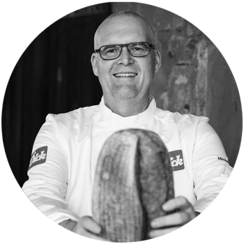 Michael macht seinen Titel als Brotsommelier